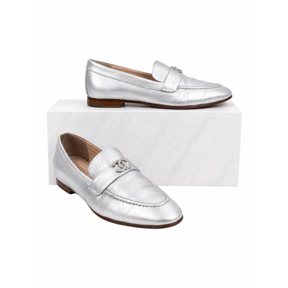 Chanel Interlocking CC Logo Metallic Leather Loafer Silver Size 38C